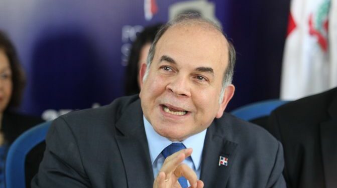 Pelegrín llama a Abinader y Fernández a pacto por el futuro de RD