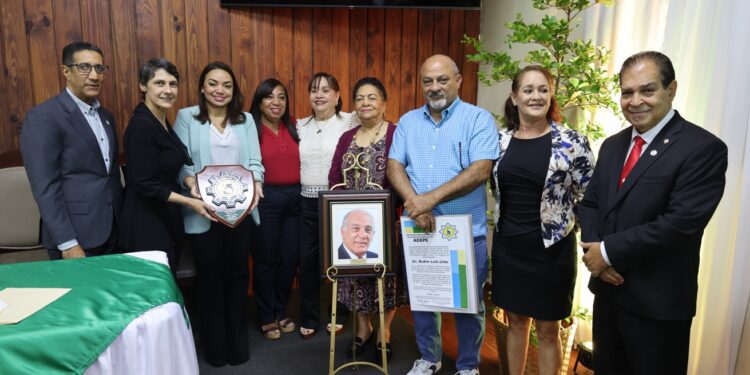 ADEPE celebra su Asamblea General #50 y rinde homenaje al Dr. Rubén Lulo Gitte.