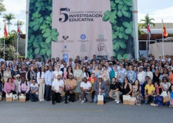 Docentes iberoamericanos debaten en RD futuro educativo con inteligencia artificial 