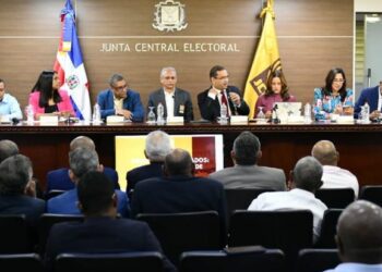 JCE avanza en renovación de cédula con consulta a partidos políticos