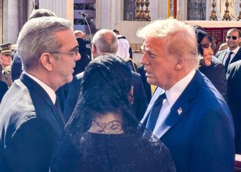 Abinader y Trump conversan durante funeral del Papa Francisco