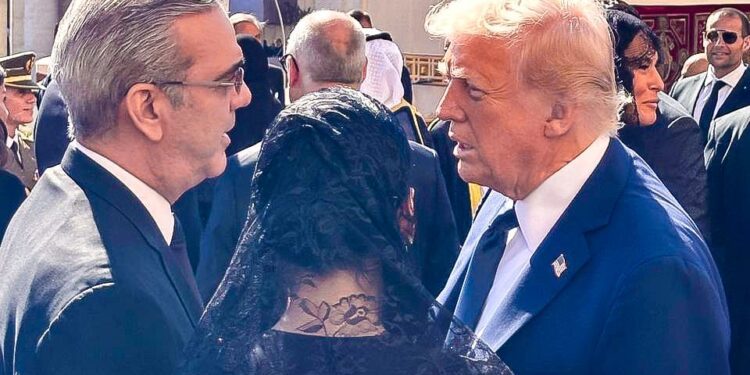 Abinader y Trump conversan durante funeral del Papa Francisco