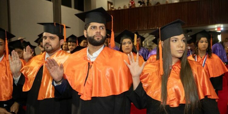 UNPHU gradúa 463 nuevos profesionales de grado y postgrado