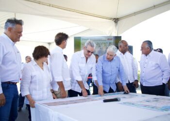Abinader supervisa circunvalación de Baní que abrirá en Semana Santa