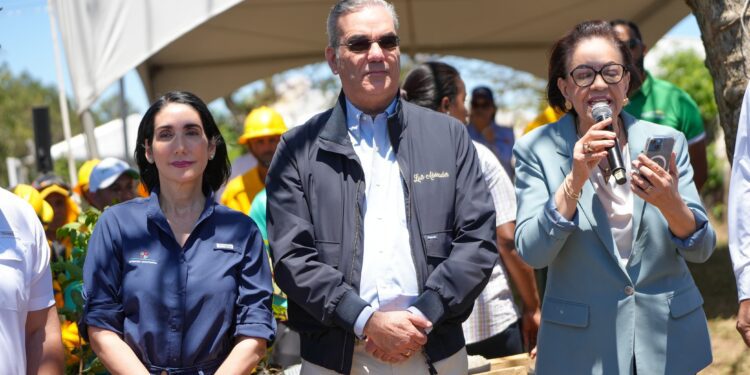 Durante jornada encabezada por Abinader fueron sembradas 3,200 plantas