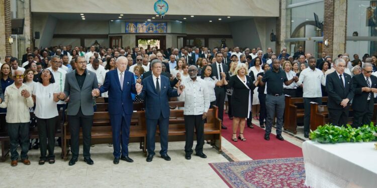 Fuerza del Pueblo ora por víctimas de la tragedia del Jet Set