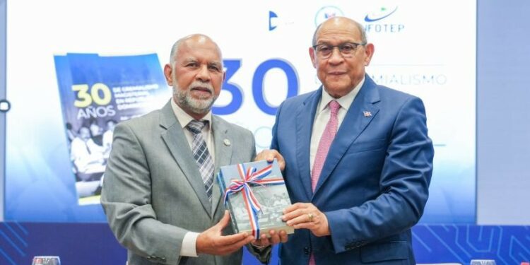 ADP e INFOTEP lanzan diplomado para 43 mil docentes en todo el país