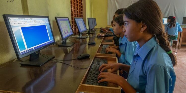 IA moverá $4.8 billones y afectará 40% de empleos