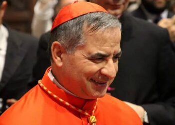 Francisco firmó cartas excluyendo a cardenal Becciu del Cónclave papal