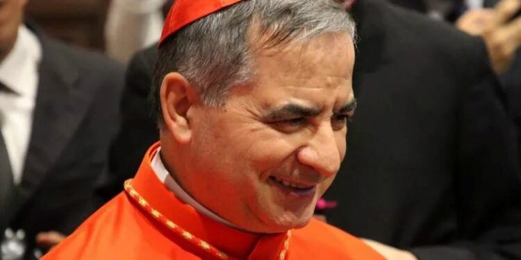 Francisco firmó cartas excluyendo a cardenal Becciu del Cónclave papal