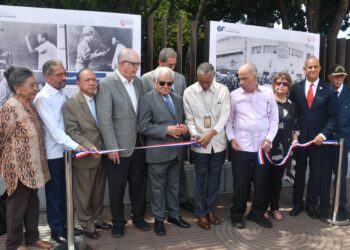 Exponen imágenes de la gesta de abril, 60 años después