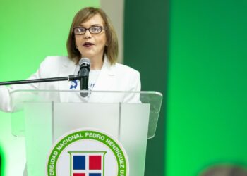 BHD y UNPHU gradúan a adultos mayores del estudio LatAm Fingers