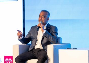 Gobierno proyecta 300 megavatios de almacenamiento en baterías en 2027