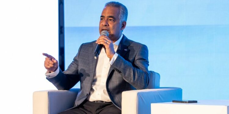 Gobierno proyecta 300 megavatios de almacenamiento en baterías en 2027