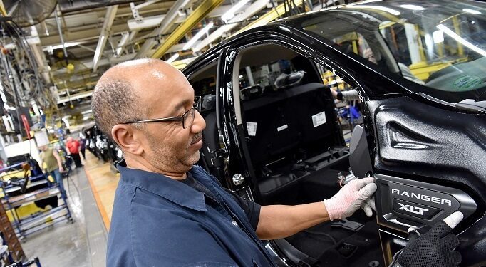 Estados Unidos tropieza mientras la economía global sigue creciendo