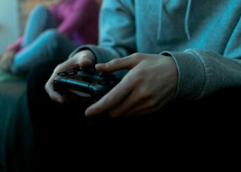 Nueva estafa disfrazada de entretenimiento detectada en YouTube