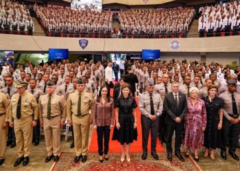 Celebran graduación histórica de 3,048 nuevos agentes policiales