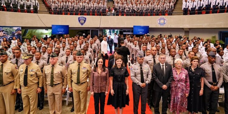 Celebran graduación histórica de 3,048 nuevos agentes policiales