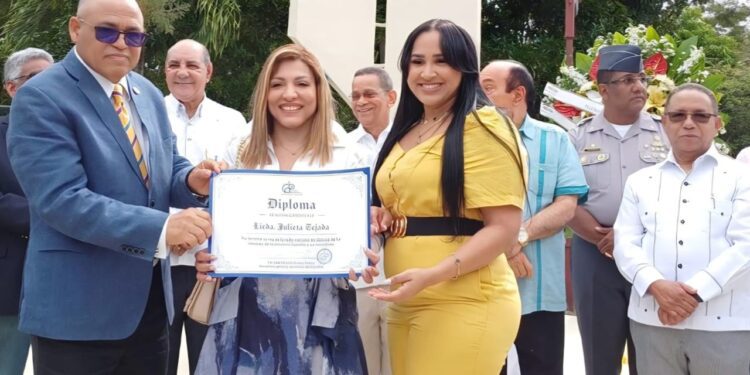 CDP Espaillat reconoce a Julieta Tejada durante acto en Moca