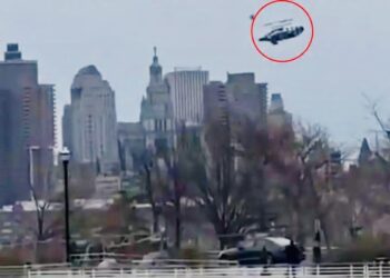 Nueva York: Mueren seis personas al caer helicóptero turístico en el río Hudson