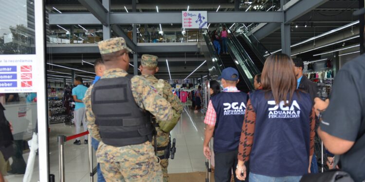 Aduanas intensifica controles en tiendas chinas de Santo Domingo