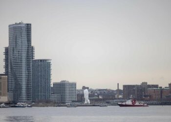 Una avioneta con seis personas a bordo se estrella en Nueva York