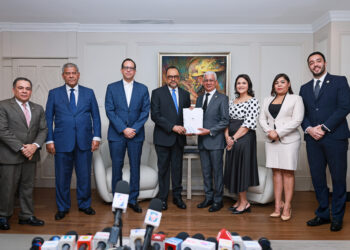 Gobierno somete proyecto para fusionar Hacienda y Economía en un solo ministerio