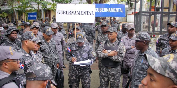 Miles de agentes vigilan calles, balnearios y plazas comerciales por Semana Santa 2025