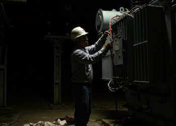 Puerto Rico revive: Luz regresa tras apagón masivo dejo a milles a oscura