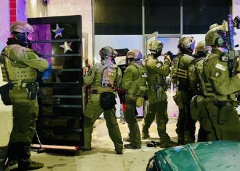 Más de 100 migrantes detenidos en club nocturno en Colorado