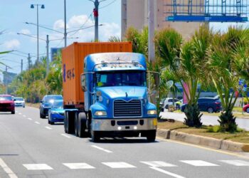 Intrant restringe camiones por seguridad vial en Semana Santa 2025
