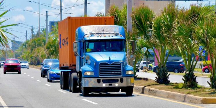 Intrant restringe camiones por seguridad vial en Semana Santa 2025