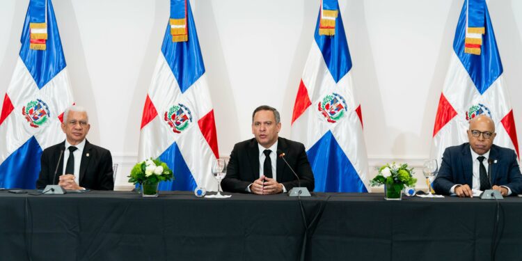 Magistrado Henry Molina expone avances del Poder Judicial ante el Congreso