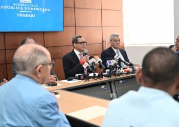 Gobierno anuncia aumento salarial de un 25 % zonas francas industriales