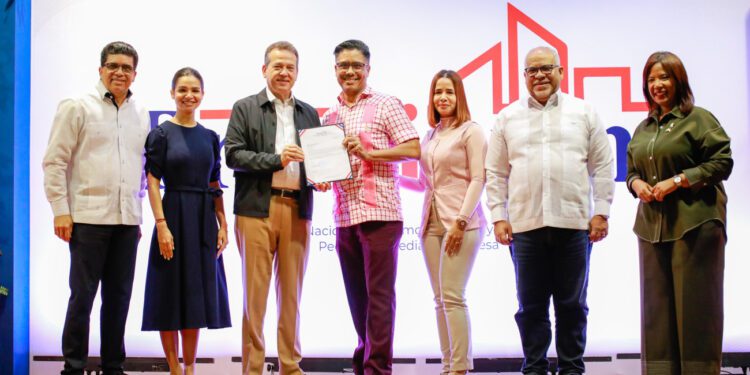 Promipyme entrega RD$215 millones en créditos en Santo Domingo Este