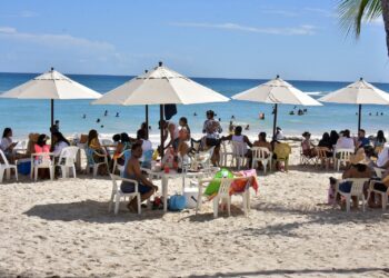 Semana Santa 2025: MITUR exhorta a reforzar control en playas y balnearios