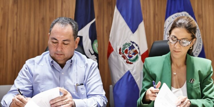 SNS firma tres acuerdos para mejorar la salud pública