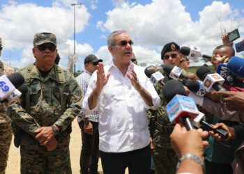 Abinader en la frontera: más muro, más vigilancia y millones de árboles