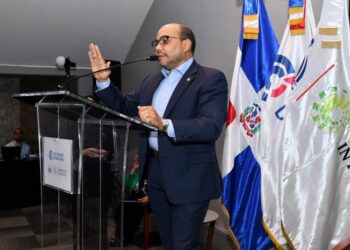 Transformación fiscal impulsa alianza entre DGII y empresarios franceses