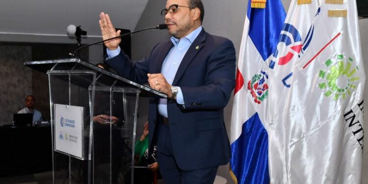 Transformación fiscal impulsa alianza entre DGII y empresarios franceses