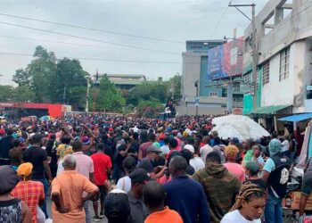 Noticias desde Haití: protestas, quemas de medios y refuerzos desde Jamaica 