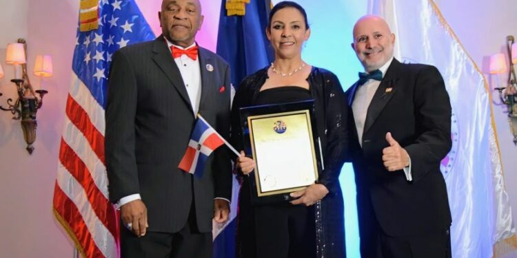 En Miami DACC-FL declara "Mujer del Año" Sheriff dominico-americana 