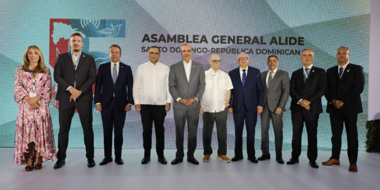 RD presume de estabilidad fiscal y crecimiento en Asamblea de ALIDE