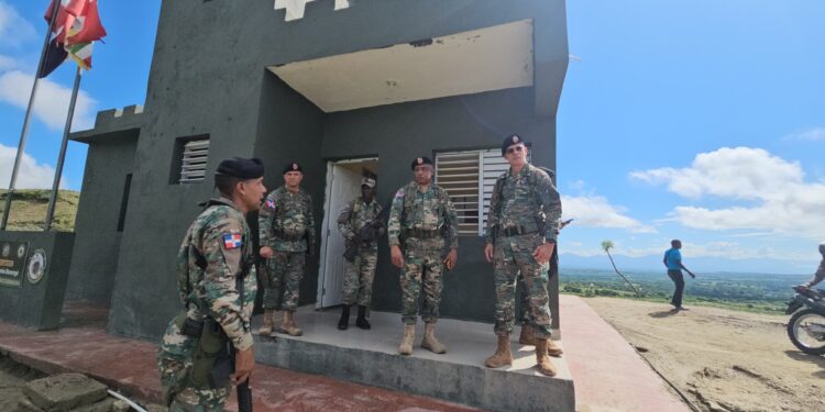 Detienen en Mao a 19 haitianos y ocupan ron ilegal en San Juan