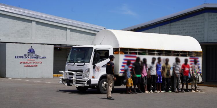 Migración RD detiene a 1,243 indocumentados y deporta a 1,082 hacia Haití