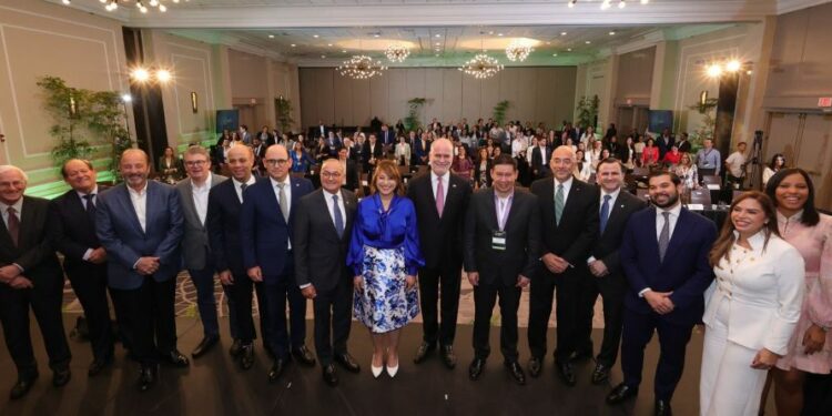 FELABAN premia cuatro bancos dominicanos por sostenibilidad e innovación