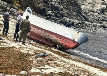 Hallan 11 cadáveres en barco varado en San Vicente y Granadinas