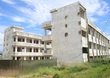 Denuncian miles de estudiantes sin aulas en Santo Domingo Este