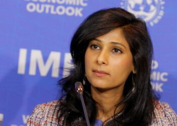 FMI advierte a EE. UU. por déficit y deuda crecientes