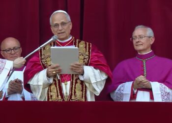 Robert Prévost da las gracias a Francisco, reza por la paz